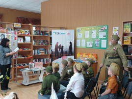 Патриотический час "Читаем книги о войне" Патриотический час "Читаем книги о войне".